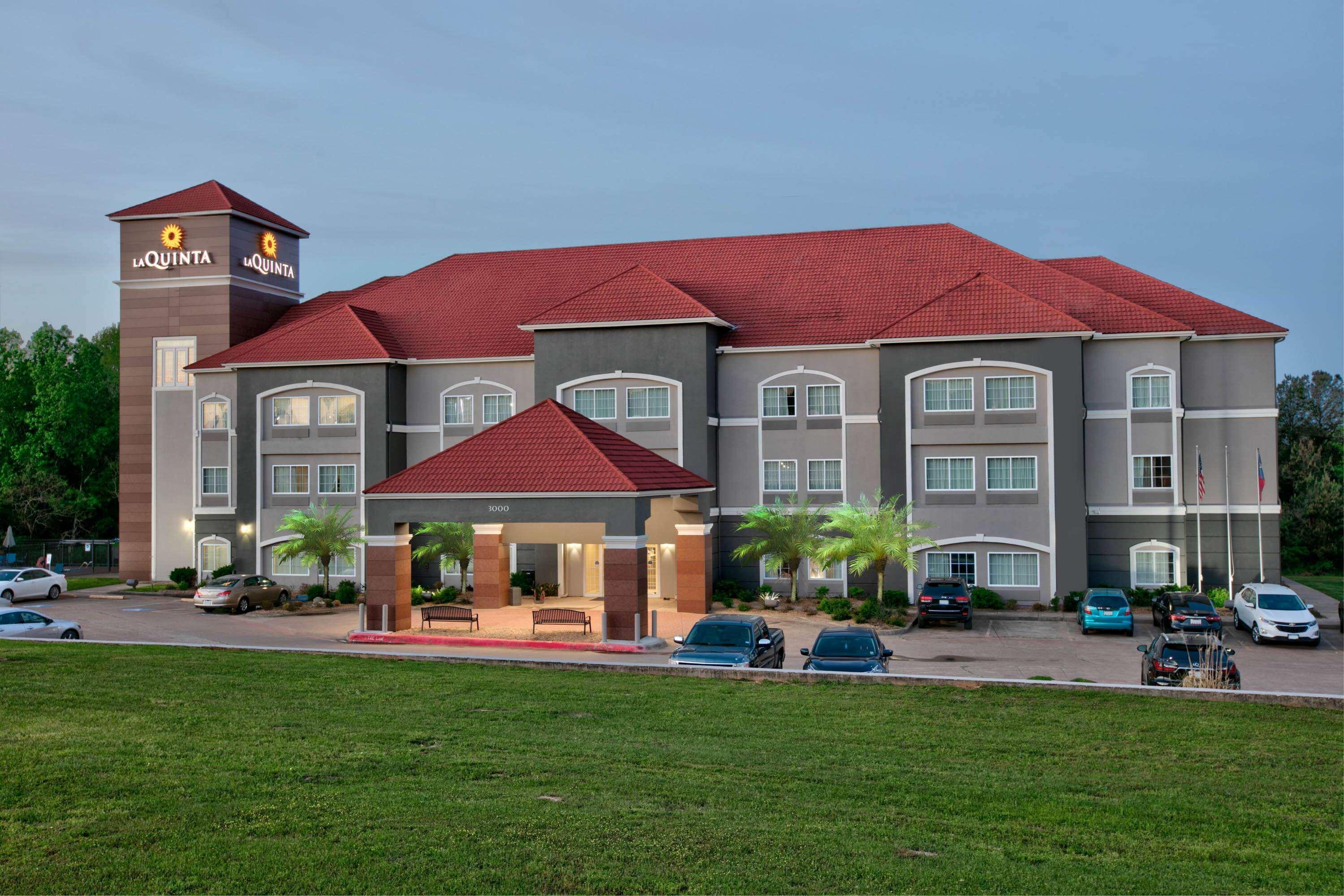La Quinta By Wyndham Palestine Hotel Exterior photo