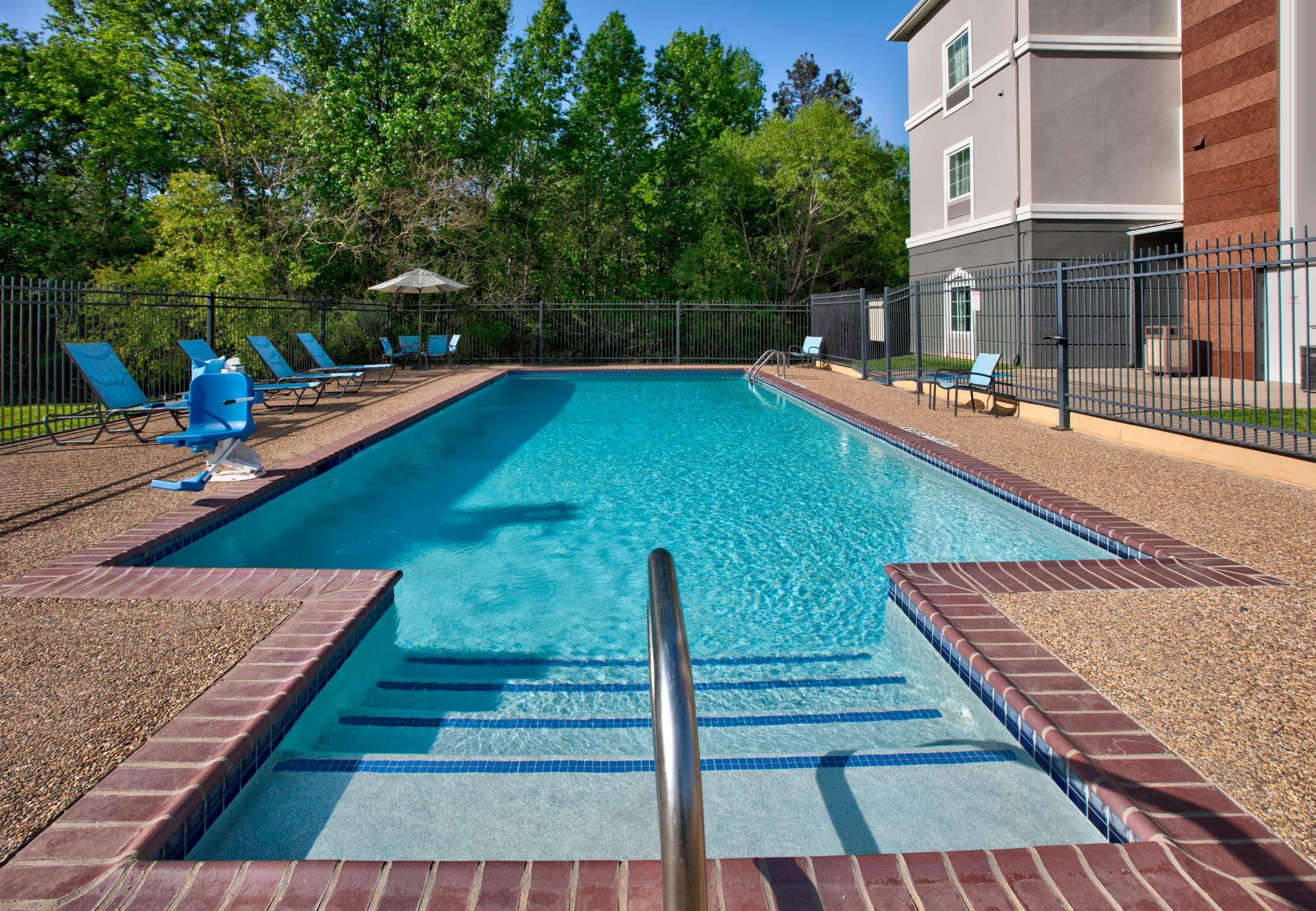La Quinta By Wyndham Palestine Hotel Exterior photo