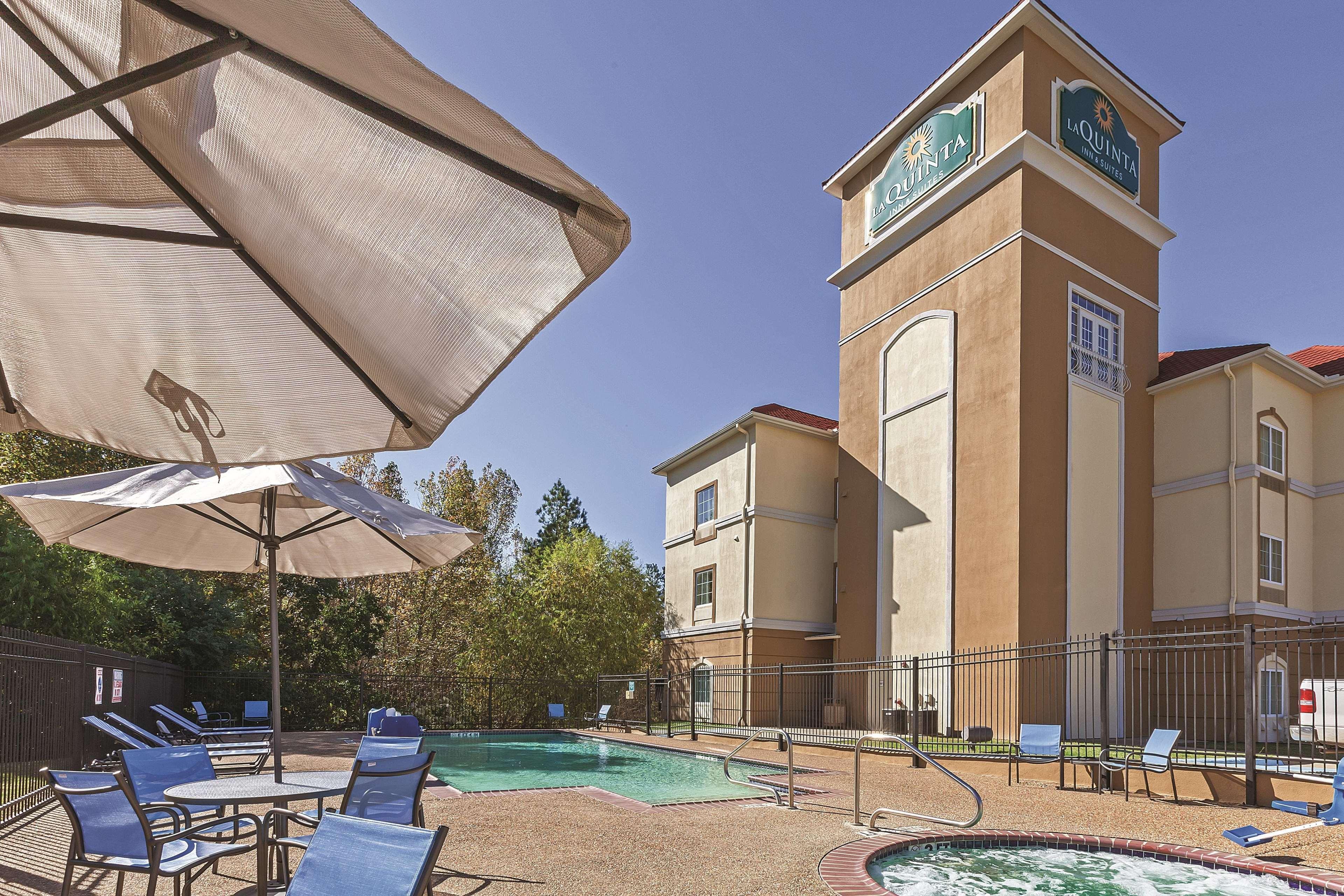 La Quinta By Wyndham Palestine Hotel Exterior photo