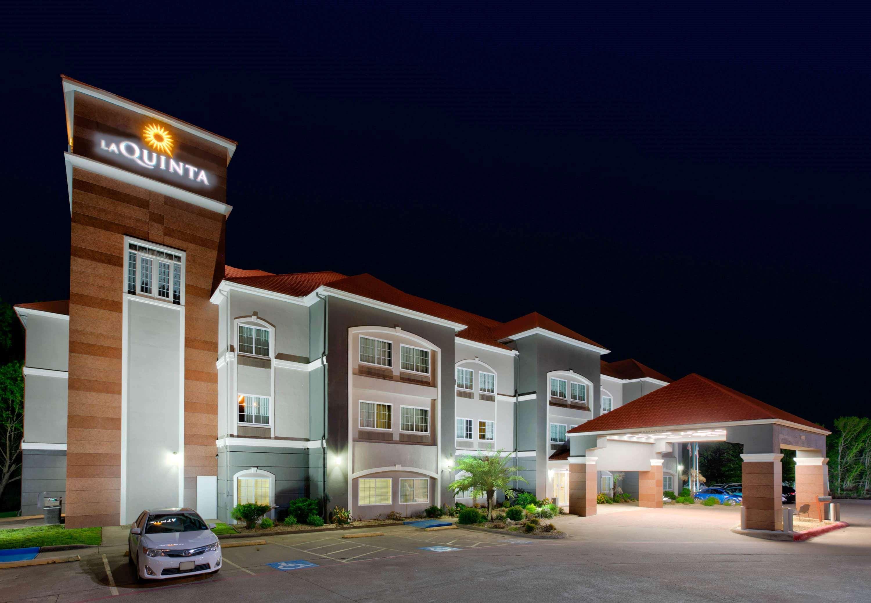La Quinta By Wyndham Palestine Hotel Exterior photo
