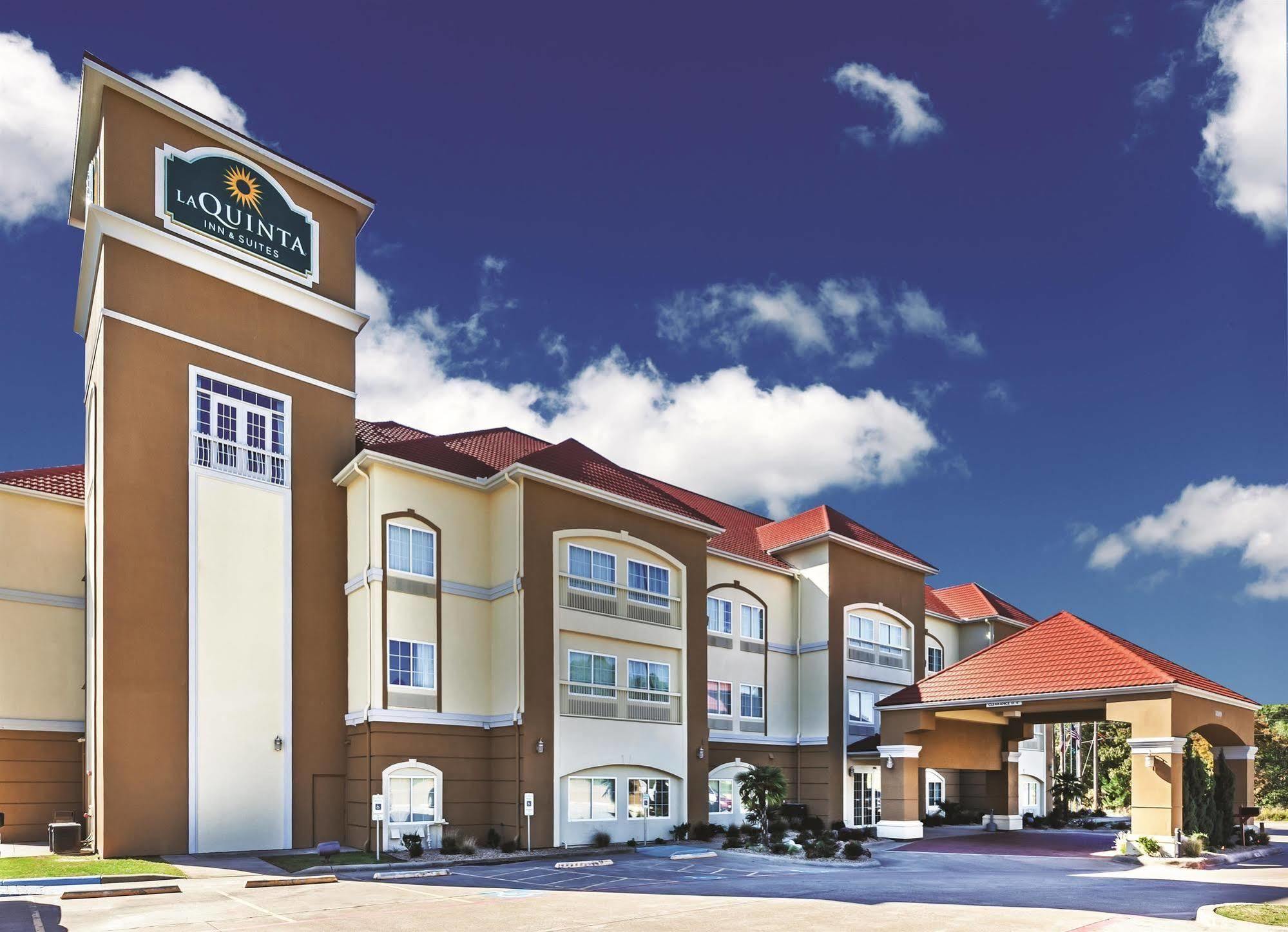La Quinta By Wyndham Palestine Hotel Exterior photo